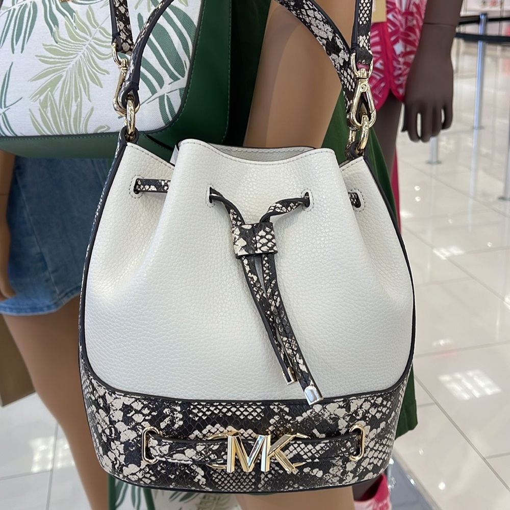 MICHAEL KORS Reed Md Pebbled Leather Belted Bucket Messenger Satchel Crossbody